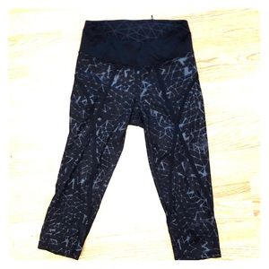Lululemon printed cropped leggings like new